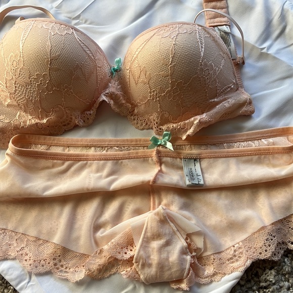 BRA & PANTIE Set 36C push-up pads/convertible straps/ lined pantie - Picture 8 of 9